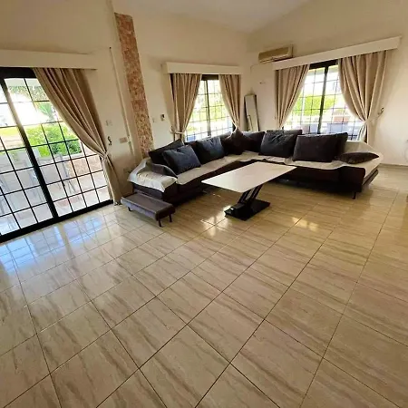Vilă House With 3 Bedrooms In κόλπος των κοpαλλίων With Private Pool Enclosed Garden And Wifi Peyia